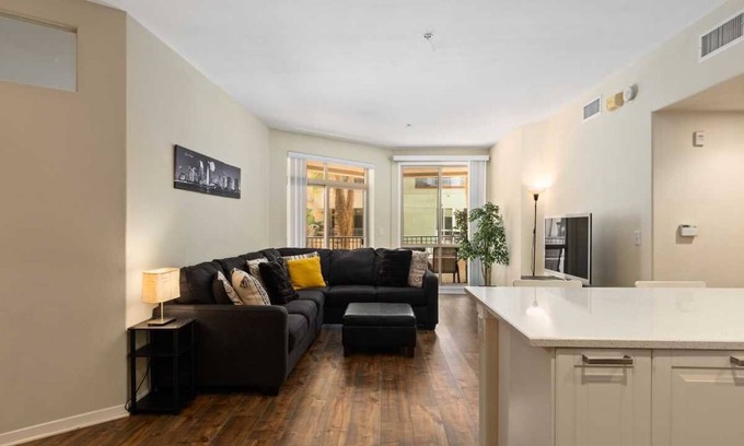 Downtown San Diego Condo | Sprawling Little Italy Getaway