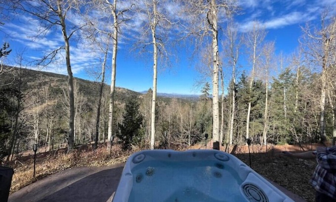 Cripple Creek Cabin | Spring Special Price Private, Romantic, Dog friendly, NEW HotTub, Hiking