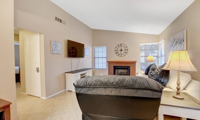 Spring Valley House | Spring Valley 2 Bedrooms 5 Miles from the Strip