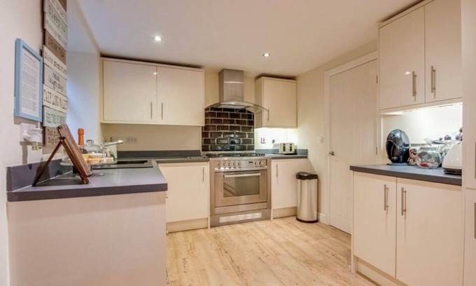 Honley Cottage | Spring Wood Cottage, relaunched for a more intimate luxury stay up to 10 guests.