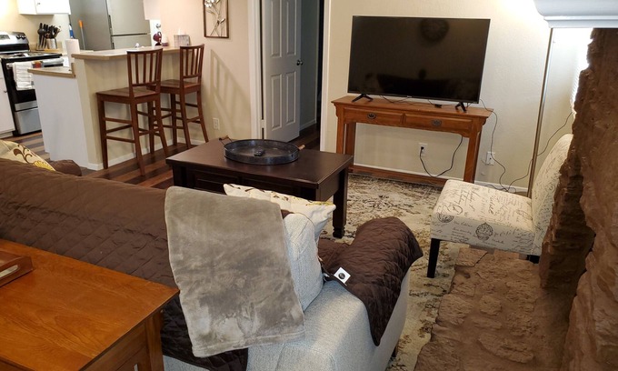 Springwoods House | Springwood Home in NW Austin, 3 BR, 2 Full BA, Parking Pet Stays for Free !