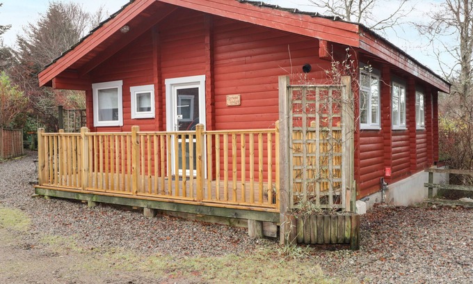 Marybank Cottage | SPRUCE LODGE, pet friendly, with a garden in Strathpeffer