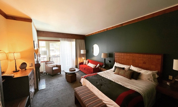 Stowe Area Hotel | Spruce Peak, Studio -Ski in -Ski out