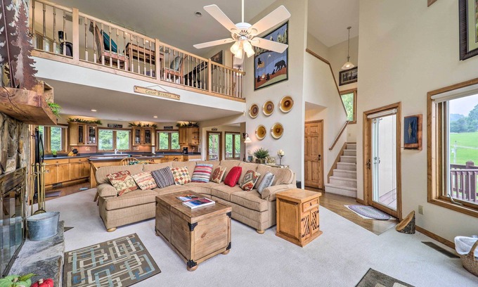 Spruce Pine House | Spruce Pine Retreat w/Gas Grill + Mtn Views!