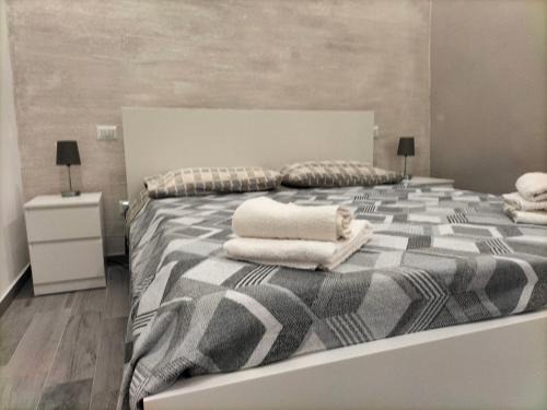 Solarino Apartment | Square House Casa Vacanze