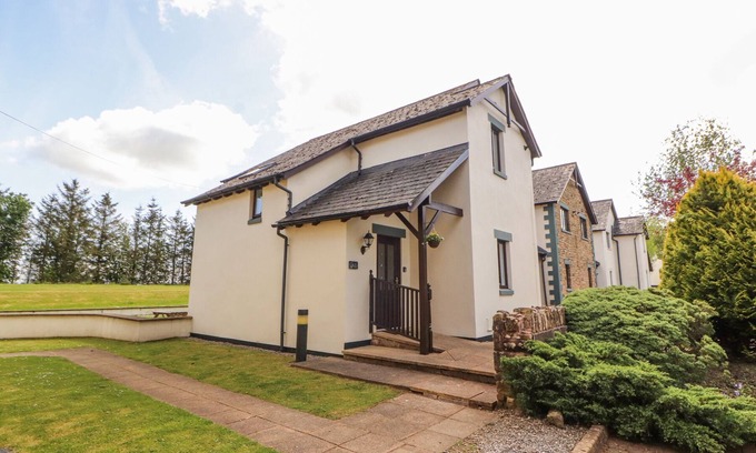 Penrith Cottage | SQUIRREL COTTAGE, family friendly, with pool in Penruddock