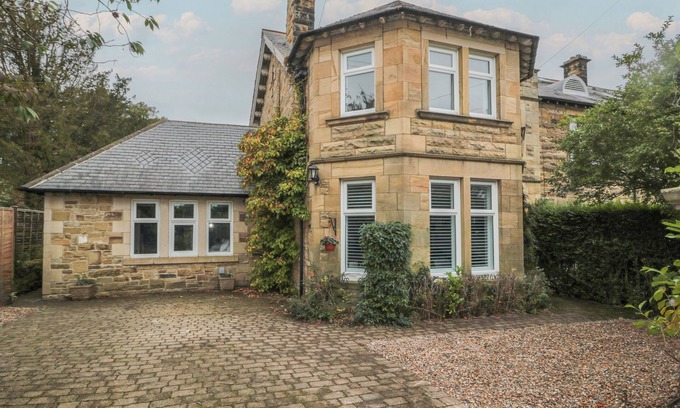 South Charlton House | ST AIDANS, pet friendly, character holiday cottage in Alnwick
