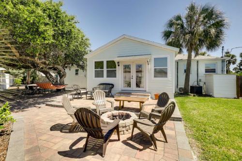 St. Augustine Beach House | St Augustine Cottage with Fire Pit - Walk to Pier!