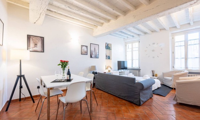 Parma City Centre Apartment | St. Bartholomew Square Bright&Comfy Apt x4