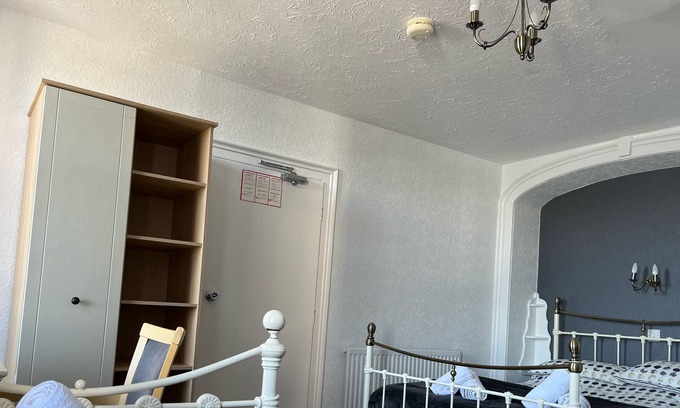 Longstore House | St George's Guesthouse