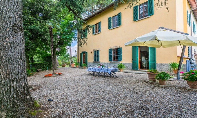 San Casciano in Val di Pesa House | Stunning private villa for 9 people with hot tub, WIFI, TV, patio, panoramic view and parking