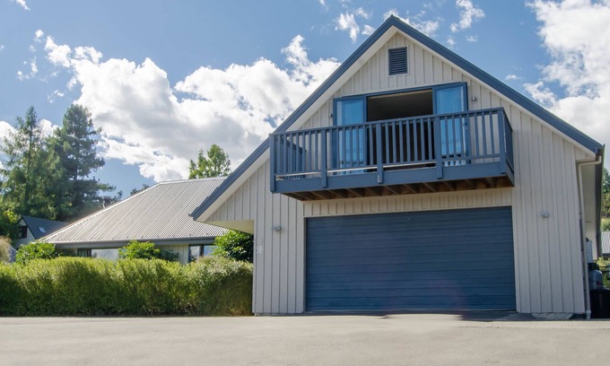 Hanmer Springs Cottage | ST JAMES MANOR, family friendly, with a garden in Hanmer Springs