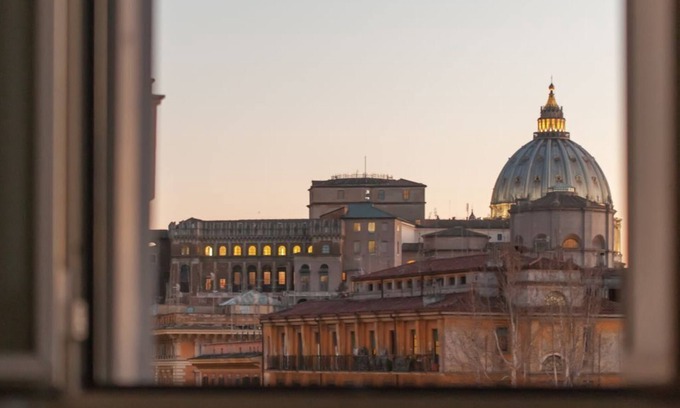 Vatican Apartment | St. Peter mirror Romantic view