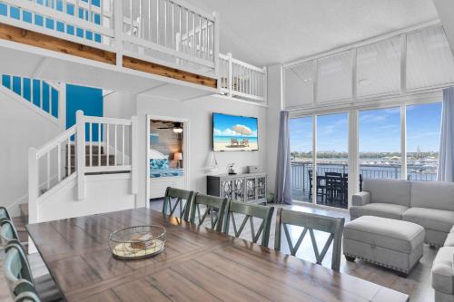 Meadows House | St Thomas - Waterfront Penthouse sleeps 16 w Pool & Boat Dock
