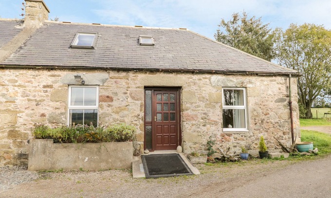 Keith Cottage | STABLE COTTAGE, pet friendly in Fochabers