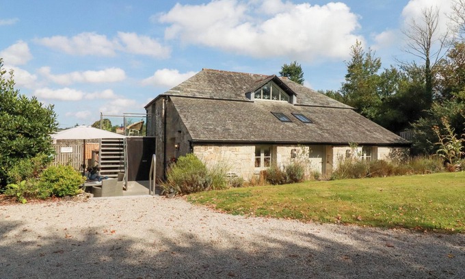 Saint Columb Major House | STABLE LOFT, family friendly, with hot tub in Watergate Bay