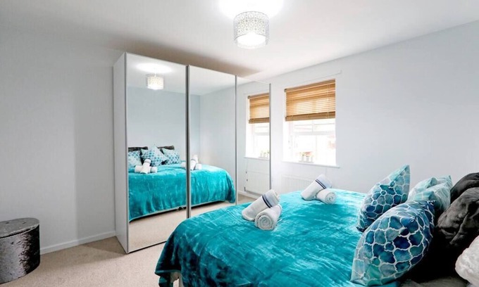 Norwich House | "Stafford Rest" – Cozy Apartment with Smart TV, WiFi, and Stunning Street Views