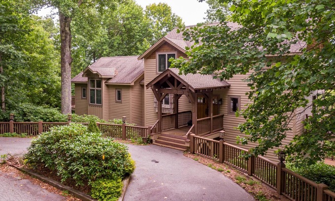 Boone House | Stags Leap in Yonahlossee Pool Table, Indoor Pool, Tennis Courts