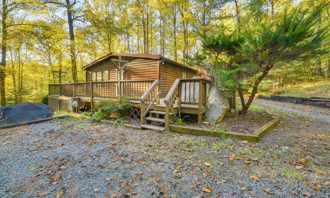 Hood Cabin | Stanardsville Cabin Rental ~ 24 Mi to Shenandoah!