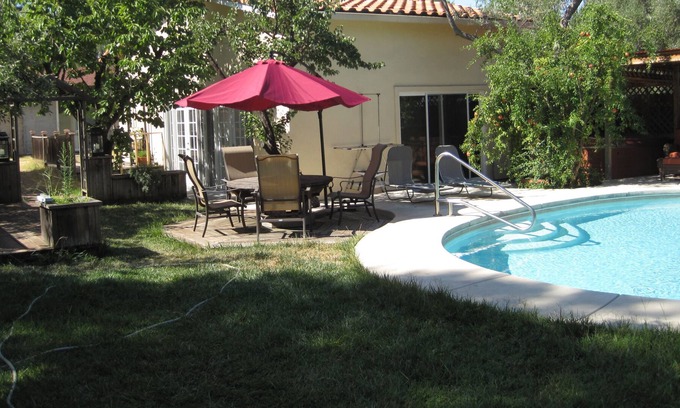 Fair Oaks House | Stand alone Guest House Pool