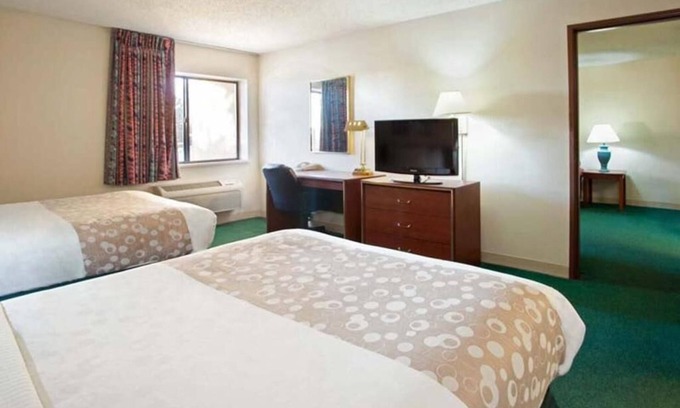 Indianapolis House | Standard 2 Queen Bed Non-Smoking