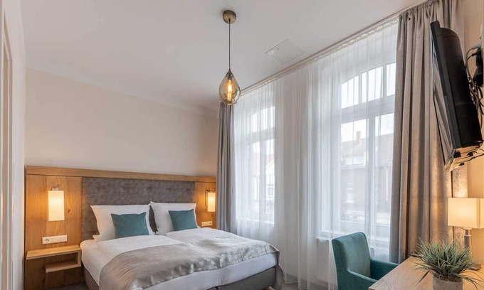 Leer Cottage | Standard double room 4 (ground floor right) - 24/7 self-check-in, 14008