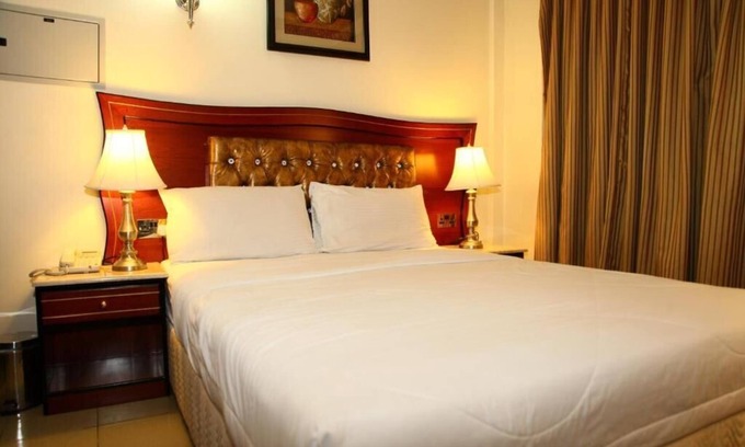 Al Muraqqabat Apartment | Standard King Or Twin Room Near Deira Clocktower