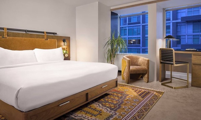 Downtown Washington D.C. Hotel | Standard King Room, Yours Truly DC, Pets are Allowed, Close to Lincoln Memorial