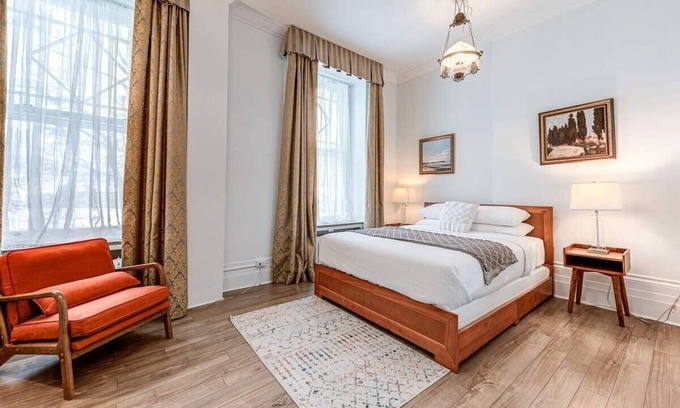 Vieux-Quebec-Cap-Blanc-colline Parlementaire Hotel | Standard Room #8 Summ
