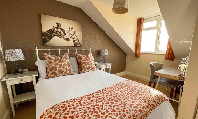 Weston-super-Mare House | Standard Sea View Suite -Timbertop Suites
