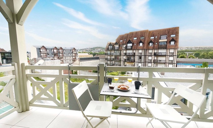 Deauville City Centre Apartment | Standing, Centre, 2 Sdb 2 WC, Balcon, Parking