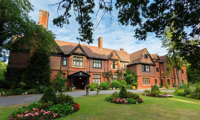 Horley Hotel | Stanhill Court Hotel, a member of Radisson Individuals