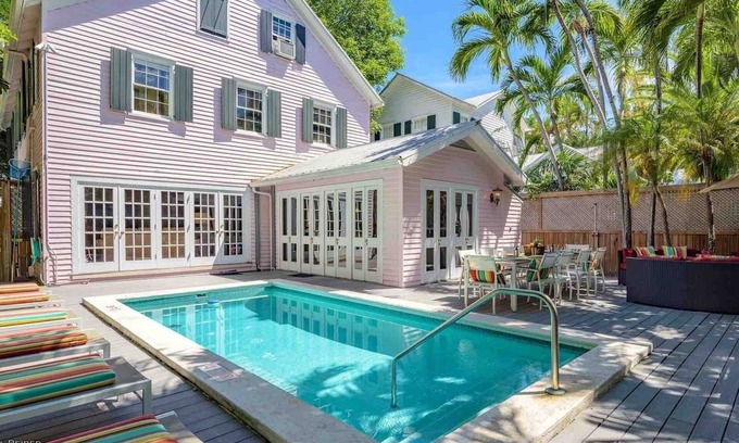 Historic Seaport House | *STAR OF THE SEAPORT @ OLD TOWN* Huge Home & Pool + LAST KEY SERVICES.