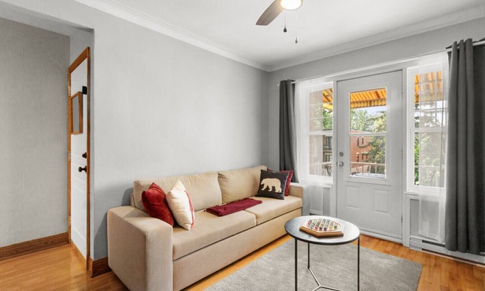 Rosemont-La Petite-Patrie Apartment | Star Pop Art | Chic & vibrant 1 BR FREE PARKING