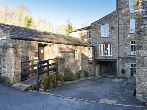 Aysgarth House | Starfall