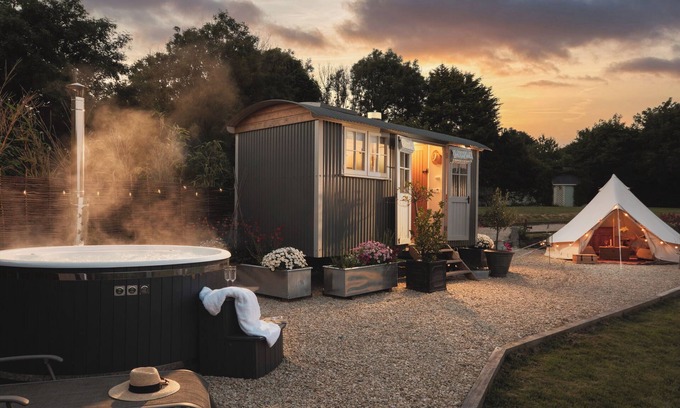 Truro Cottage | STARGAZER, pet friendly, country holiday cottage in Truro