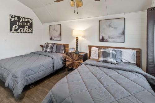 Oil City House | Stargazercaddo Lake Cabin