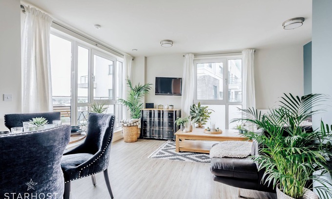 Southampton City Centre Apartment | Starhost Residences Stunning 2 Bedroom Apartment With Marina Views