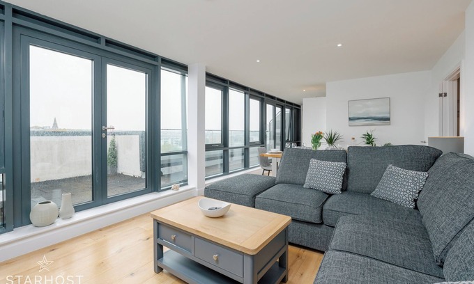 Southampton City Centre Apartment | StarHost Residences - Stunning 2 bedroom apartment in Ocean Village