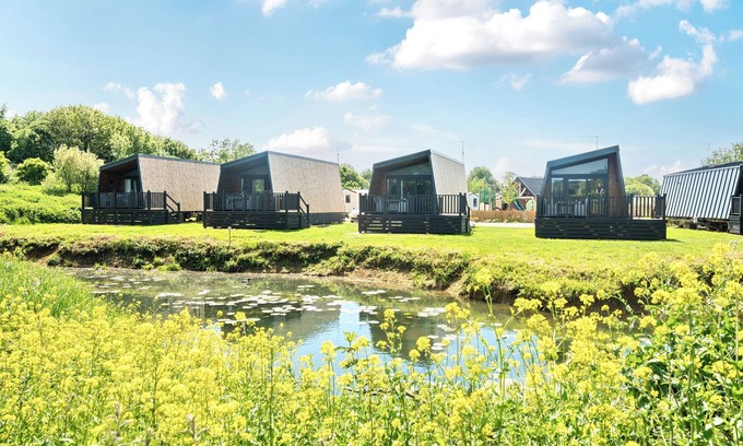 Great Houghton Cottage | STARLIGHT SKYLIGHT - BILLING AQUADROME in Billing Aquadrome Holiday Park