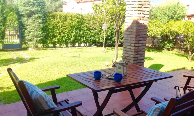 Aigio Villa | Starlight Villa by the sea (80m from the beach)