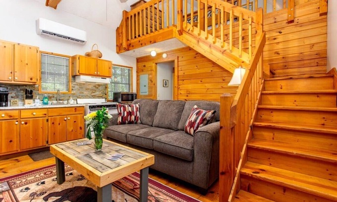 Ellijay Cabin | Starlink Internet/Peaceful/Freewood/Hiking/Slps 4