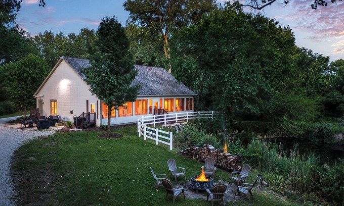 Ottawa House | Starved Rock Retreat- 5 min from State Parks!