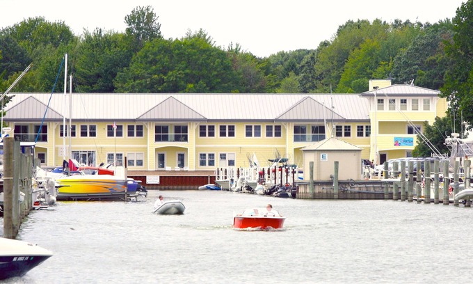 Holland Condo | Staterooms 2N, Waterside View, heated pool, near Holland State Park Beach