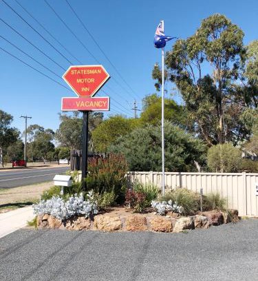 Ararat Hotel | Statesman Motor Inn