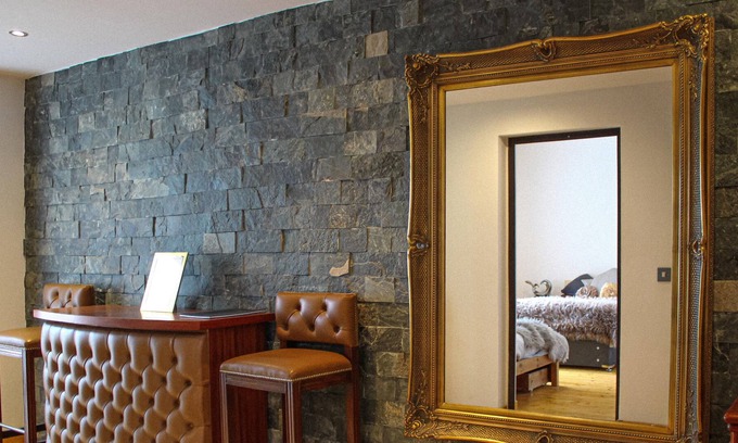 Lanark Apartment | Station Hotel