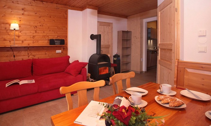 Hochkrimml Apartment | Staudi's ski hut Top9 in hut style directly on the piste Wood-burning stove