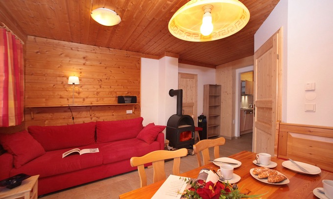 Hochkrimml Apartment | Staudi's ski hut Top11 in hut style directly on the piste Wood-burning stove
