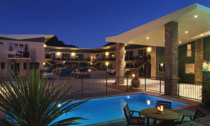 Fenton Street Hotel | STAY 284 Rotorua - Refurbished Modern Accommodation