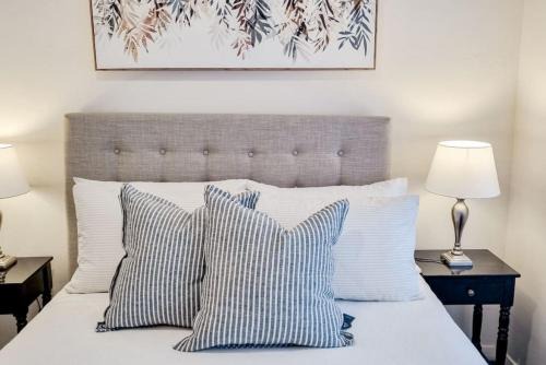 Turvey Park House | Stay at Beauty Point Wagga 5bdr 2bth magical views